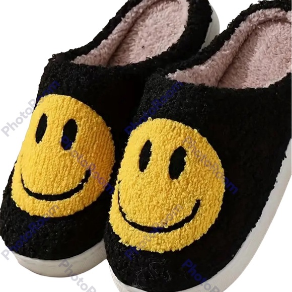 Smile motif black slippers molded bottom NWT size 10.5-11 Fun summer gift idea - Picture 4 of 4